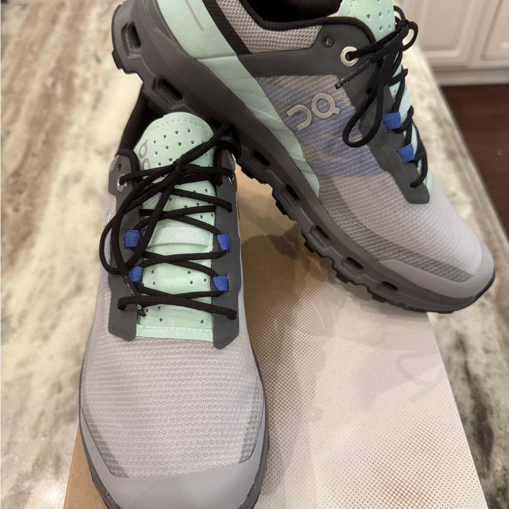 On Running Men’s Cloudvista in Gray and Mint, men’s size 7, new in box